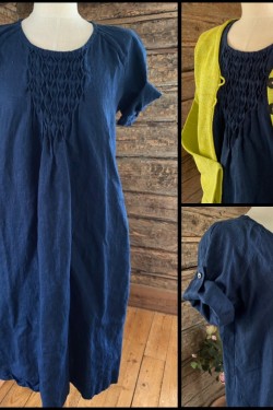 Klänning med smock 100% lin LC 22-11 -marinblå-  STYLE: på bilden tillsammans med koftan Kort i nya färgen -äppelgrönt-
