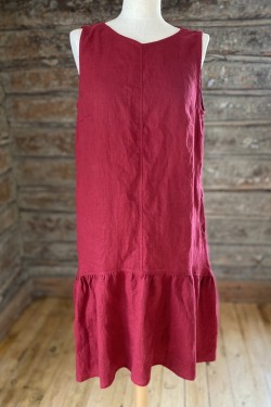 Klänning 100% lin -röd-   STYLE: med långskjortan LC 18-10 -natur-, knytband -röd-, halsband lång med hjärta