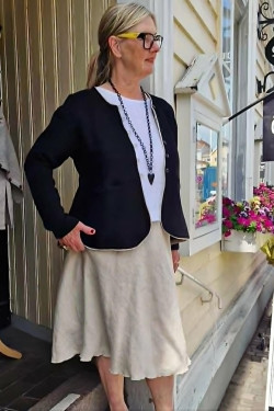 Kofta Karin  70 lin/ 30 ecobomull -svart/naturkant-