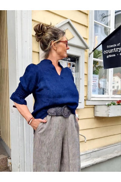 Jeansblå