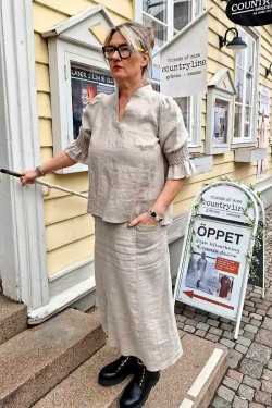 Blus Millie med halvlång smockad ärm 100% lin Blus Millie med halvlång smockad ärm 100% lin