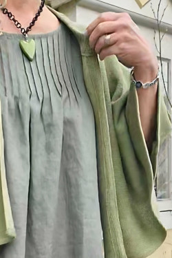 Klänning Agnes 100% lin, med stråveck -salviagrön-