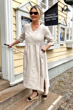 Klänning Nike 100% lin natur med vita prickar