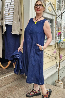 Klänning Debbie 100% lin -jeansblå/vita sömmar-