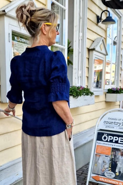 Blus Millie med halvlång smockad ärm 100% lin -jeansblått-