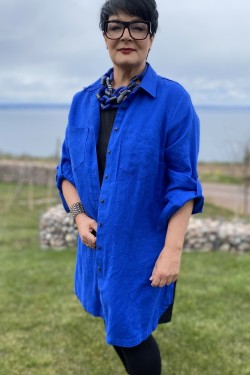Långskjorta 100% lin -kungsblå-    STYLE: tunikaklänningen LC 19-05 -gråmelerat (peppar& salt)