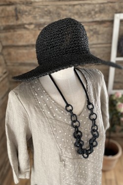 Klänning 100% lin korslagda band -natur & vita prickar  STYLE: på bilden hatt och halsband i -svart- av naturmaterial raffia/papperssnöre (träfiber)