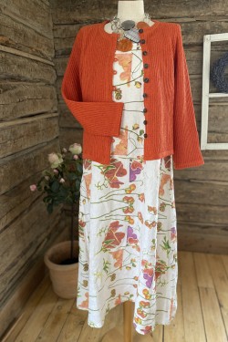 Hängselklänning -LUKTÄRT-  originalfärg 100% lin-  STYLE: på bilden med orange koftan Rak LC 19-15