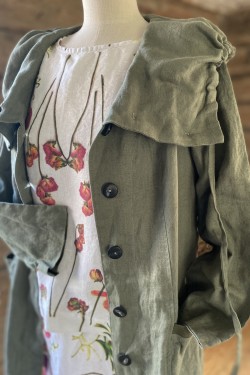Jacka 100% lin "Luvjacka" med kapuschong -kaktusgrön-  STYLE: Luvjackan över teeshirt (blus)+ långa kjolen med Luktärtstyget i färgen -original-