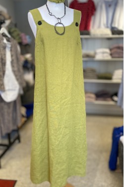 Hängselklänning -päronlime- STYLE: med vår nya långa skjortklänning över
