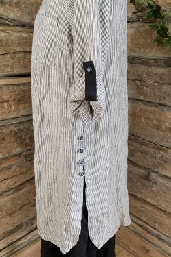 Långskjorta 100% lin -svartrandig- (svart/natur) STYLE: klänning under med volangkant -svart- LC 18-02