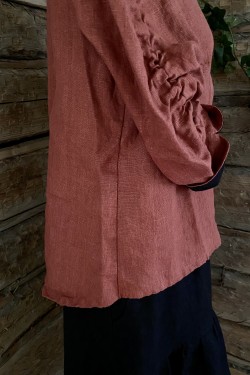 Blusjacka 100% lin Rost med svarta detaljer    STYLE: Klänning med volangkant nertill i -svart-  LC 18-02