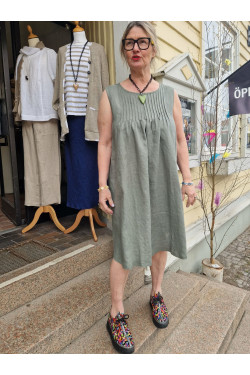 Klänning Agnes 100% lin, med stråveck -salviagrön-
